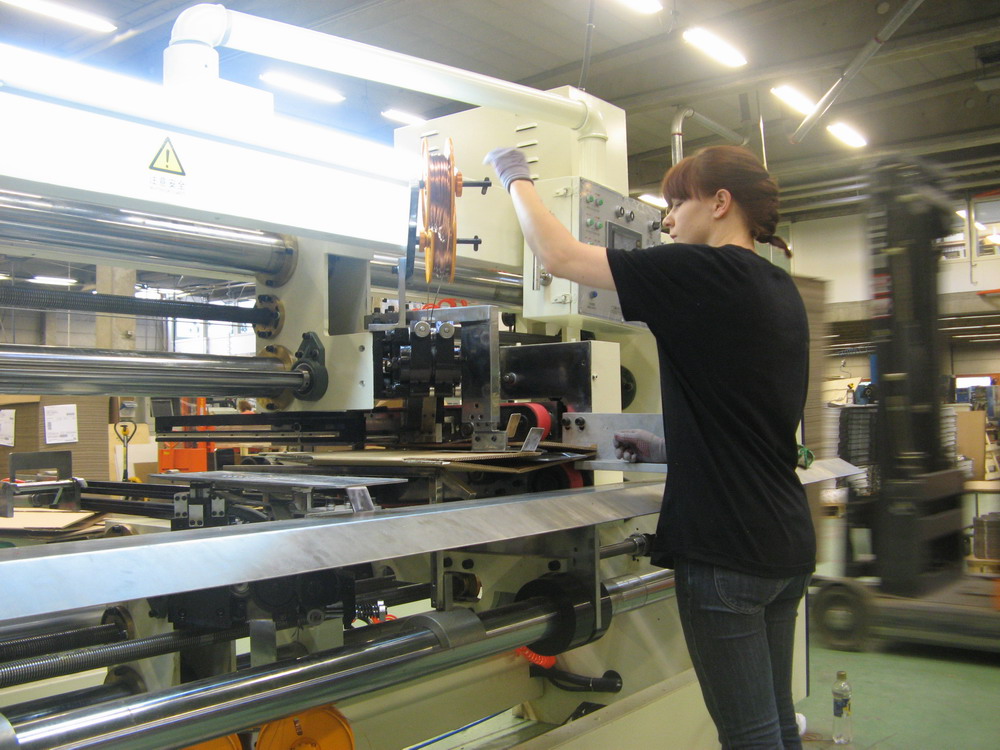 Computer-Controlled Two-Pieces Semi-Auto Stitcher